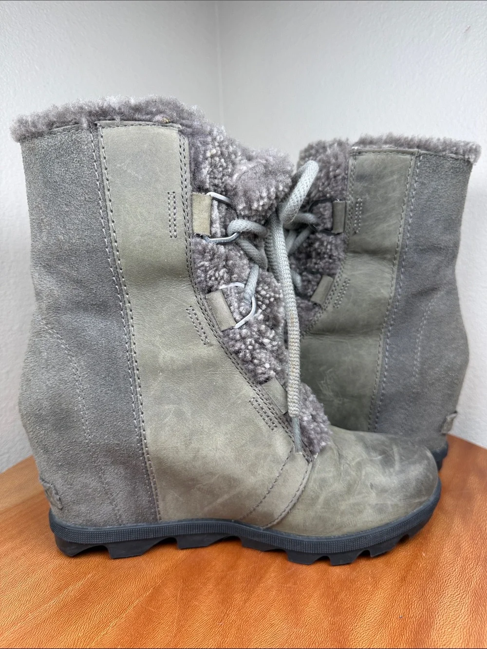 Sorel Joan Of Arctic Wedge II Women Gray NL3021-052 Shearling Snow Boot Size 8.5